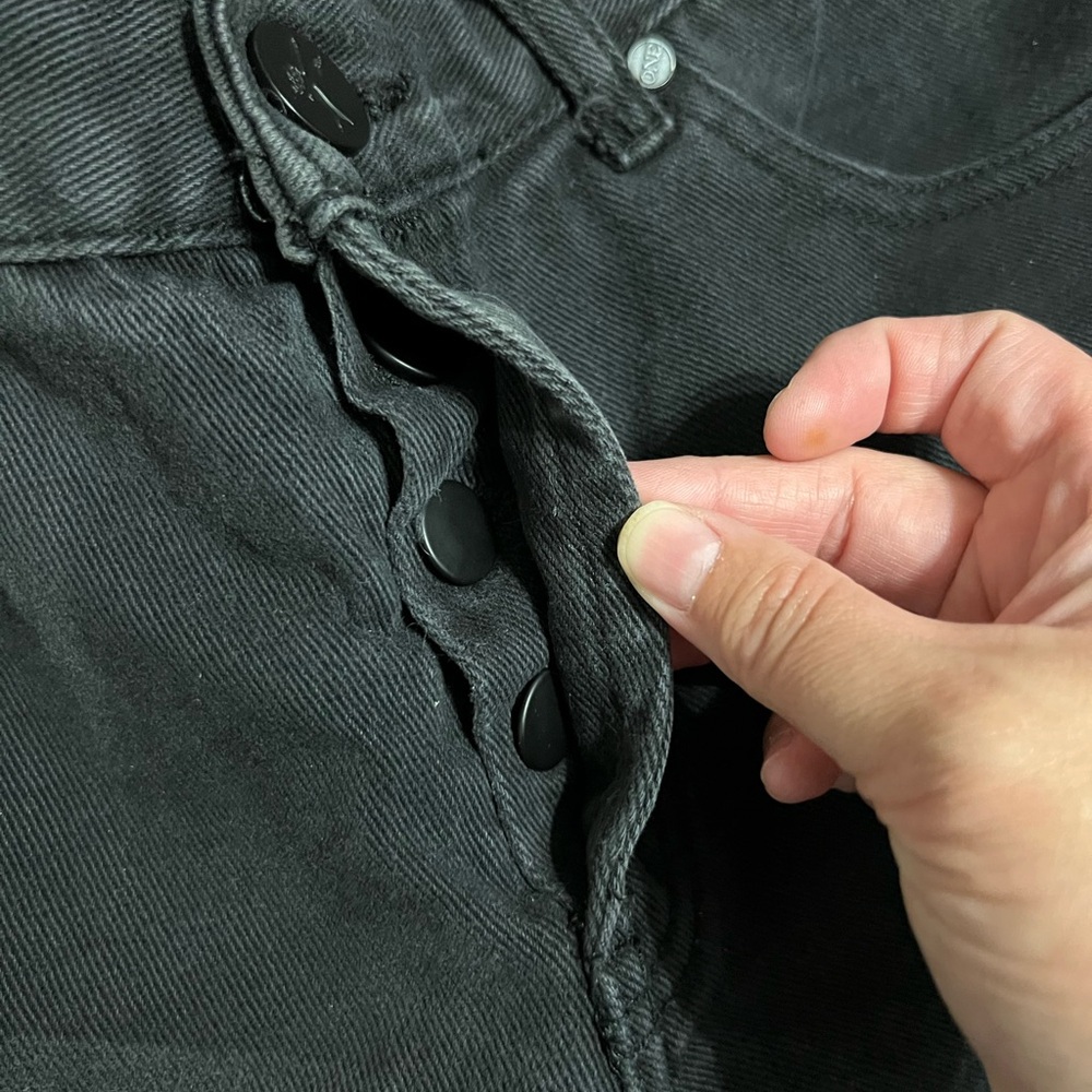 Woman’s size 28 One Teaspoon black jean shorts - Picture 8 of 8